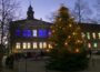 Traditionelles Weihnachtsbaum-Stellen in St. Ilgen parallel zum Wochenmarkt