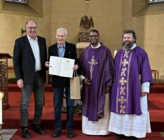 Verleihung der Landesehrennadel an Dr. Stefan Mennicke