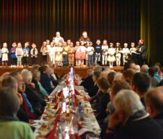 Traditionelle Sandhäuser Senioren-Weihnachtsfeier verzaubert knapp 300 Gäste