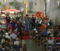 Musikschule zaubert: Heute Radio-Feeling, morgen himmlische Weihnachtsklänge