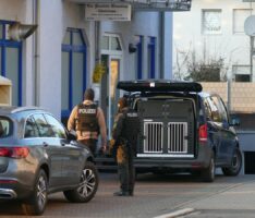 Vier Männer wg. bewaffneten bandenmäßigen Drogenhandel in U-Haft