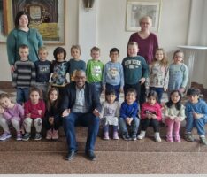 Ein Vormittag voller Neugier: Kindergartenkinder besuchen den Oberbürgermeister