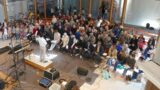 Musikalische Einheit inmitten von Baugerüsten: Sandhausen singt gemeinsam