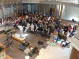Musikalische Einheit inmitten von Baugerüsten: Sandhausen singt gemeinsam