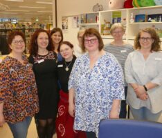 Bücher, Briefmarken, Begegnungen: Sandhausen feiert die Bibliotheksnacht