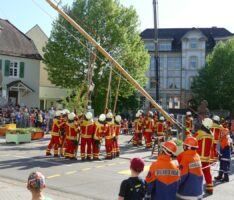 Ein „Dorf“, ein Baum, ein Fest – </br>Sandhausen zeigt, wie’s geht!