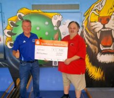 Spende für den guten Zweck: Gut Holz 78 unterstützt AWO Lädle mit 500 Euro