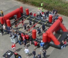 Blaulicht, Burger, Menschenkicker: Volles Haus beim Feuerwehrfest in Nußloch