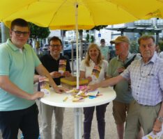 Diljemer Wochenmarkt: FDP sammelt Unterschriften gegen einen XXL-Landtag