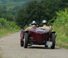 Wenn Geschichte auf Rädern rollt: Oldtimer-Rallye macht Halt in Leimen