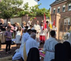 Mit dem Allerheiligsten durch die Stadt: Leimens Fronleichnam in Bildern