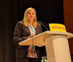 FDP gratuliert: Claudia Felden auf Platz 4 der Landtagswahl-Liste gewählt