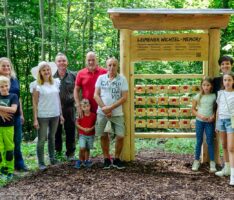 Mitmachfreude auf dem Wichtelpfad: Leimener Wichtel-Memory feierlich eröffnet