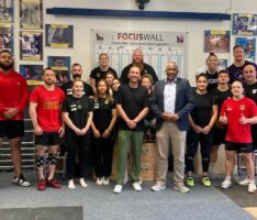 Oberbürgermeister John Ehret zu Besuch bei den Gewichthebern in Leimen