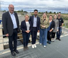 Kläranlage Untere Hardt startet mit neuer Reinigungsstufe – Politiker informierten sich