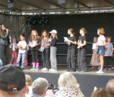 Wenn Kinder zu Stars werden – Die Playbackshow auf der Kerwe