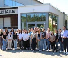 Team Sandhausen: Herzlicher Empfang für 23 neue Auszubildende der Gemeinde