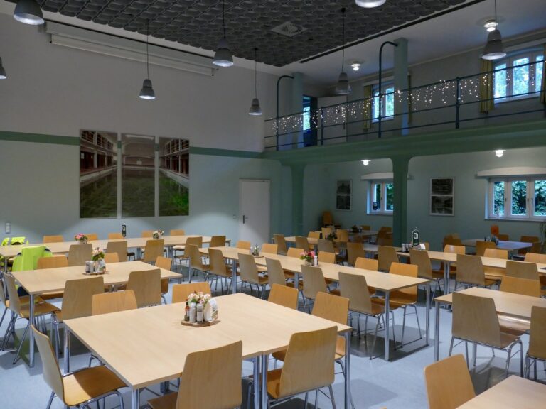Offentliche Kantine In Der Nahe