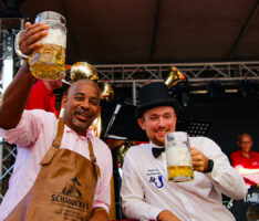 Mit einem kräftigen Schlag in die Kerwe – Gauangelloch feiert Fassbieranstich