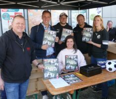 FV Nußloch im Klebebildchen-Tauschfieber – Sogar Tauschen auf dem Schulhof wird toleriert