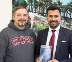 Sandhausen hat eine „Museumsleiche“: Neues Buch von Autor Lars Naber