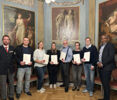 Blutspenderehrung im Spiegelsaal: Bobby Schöpe spendete bereits 50 Mal