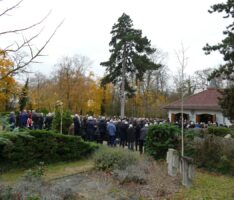 Würdevoller Abschied von Ehrenbürger Günter Haritz, dem „Blitz aus Leimen“