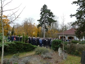 Große Trauergemeinde bei der Beisetzung von Olympiasieger Günter Haritz auf dem St. Ilgener Waldfriedhof in Leimen