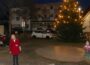 Wenn ein Baum Herzen leuchten lässt – Das Weihnachtsbaumstellen in Dilje