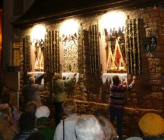 Traditionelles Adventsfenster-Öffnen in der AWO-Begegnungsstätte