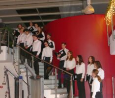 GSG 9 auf musikalischer Mission: Weihnachtssingen im ZAP Nußloch