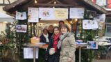 Arul Trust mit internationalen Köstlichkeiten auf dem Weihnachtsmarkt