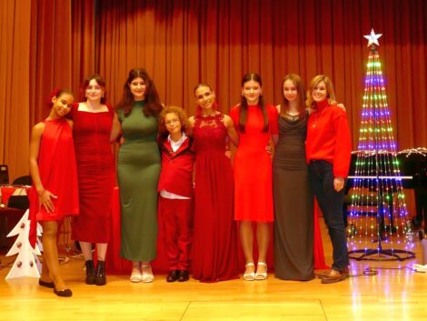 Der Klang des Herzens: „Vocals Unleashed – Radio Christmas FM“ im Rosensaal