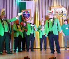 Ordensball des KC Frösche: Ein Abend zwischen Piraten, Bierbänken und Funkenmariechen