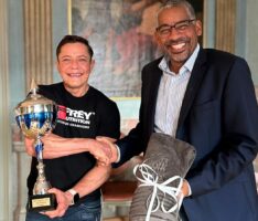 OB Ehret empfing „Ms. Universe“ Nicole Israel im historischen Rathaus