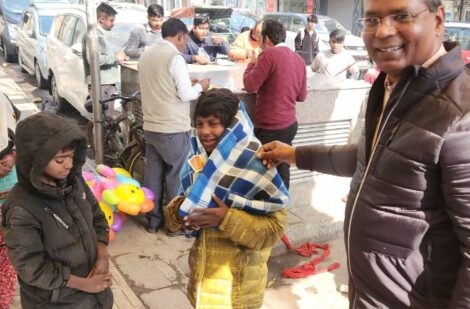 Arul Trust e.V.: Armenspeisung und Wolldeckenverteilung in Delhi