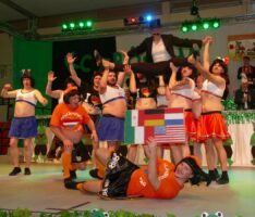 Volles Haus, volles Programm – Prunksitzung der Frösche zeigt, was Ehrenamt leisten kann