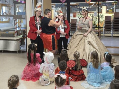 Hoher Besuch mit Faschingsprinzessin Madlen I. im St. Georg-Kindergarten