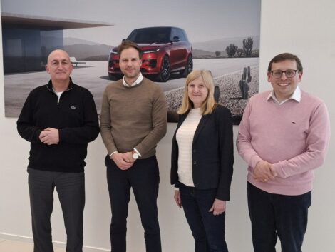 Firmenbesuch: FDP-Landtagskandidatin Claudia Felden im Autohaus Geisser Leimen