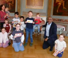 Moderne Baustellen-Kommunikation: Oberbürgermeister John Ehret prämiert junge Gewinner