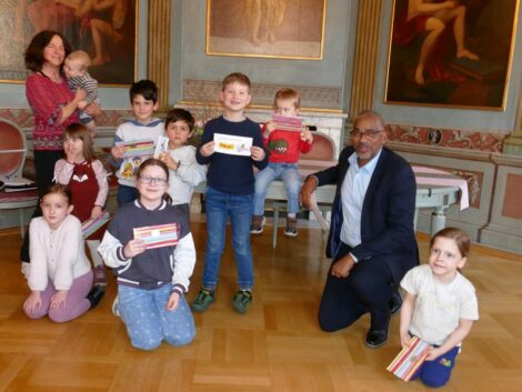 Moderne Baustellen-Kommunikation: Oberbürgermeister John Ehret prämiert junge Gewinner