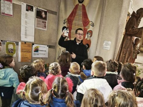 Herz-Jesu Kirchenführung für Schulanfänger des kath. Kindergarten St. Georg