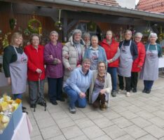AWO-Ostermarkt in der Begegnungsstätte: Viel Handarbeit und leckere Kuchen