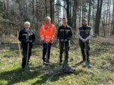 Artenvielfalt im Kreiswald – Stefan Hildebrandt pflanzt „Baum des Jahres“