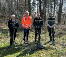 Artenvielfalt im Kreiswald – Stefan Hildebrandt pflanzt „Baum des Jahres“