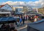 Mittsommer auf dem Diljemer Markt: Einkaufen, Kunst und Flohmarktfahnen
