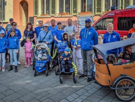 Blau-Weiß-Power: Tennisclub stark beim Sommertagszug vertreten
