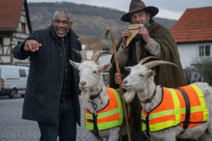 KI-geniertes BIld John Ehret und Ziegenhirte mit Ziegen / Nano Banana