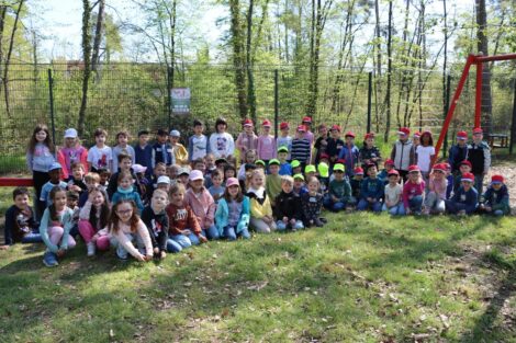 Auf dem Waldfestplatz sorgen die Vorschulkinder für ein kunterbuntes Treiben