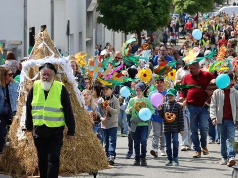 Tradition zeigte Wirkung: Frühlingsfest mit Frühlingsmeile und Sommertagszug